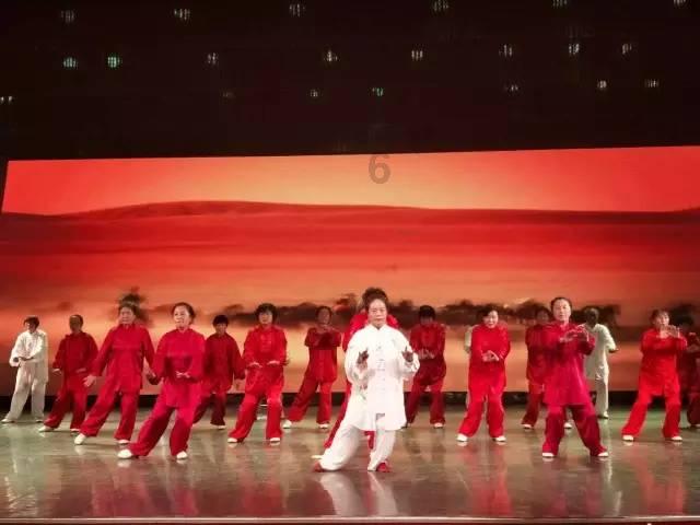 女生会接受一个只比自己高五厘米的男生吗？游戏画面